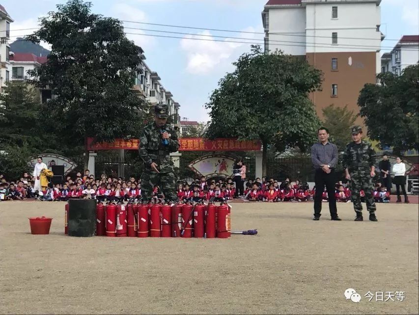 天等县小学校长引领教育改革，塑造未来之光启航新征程